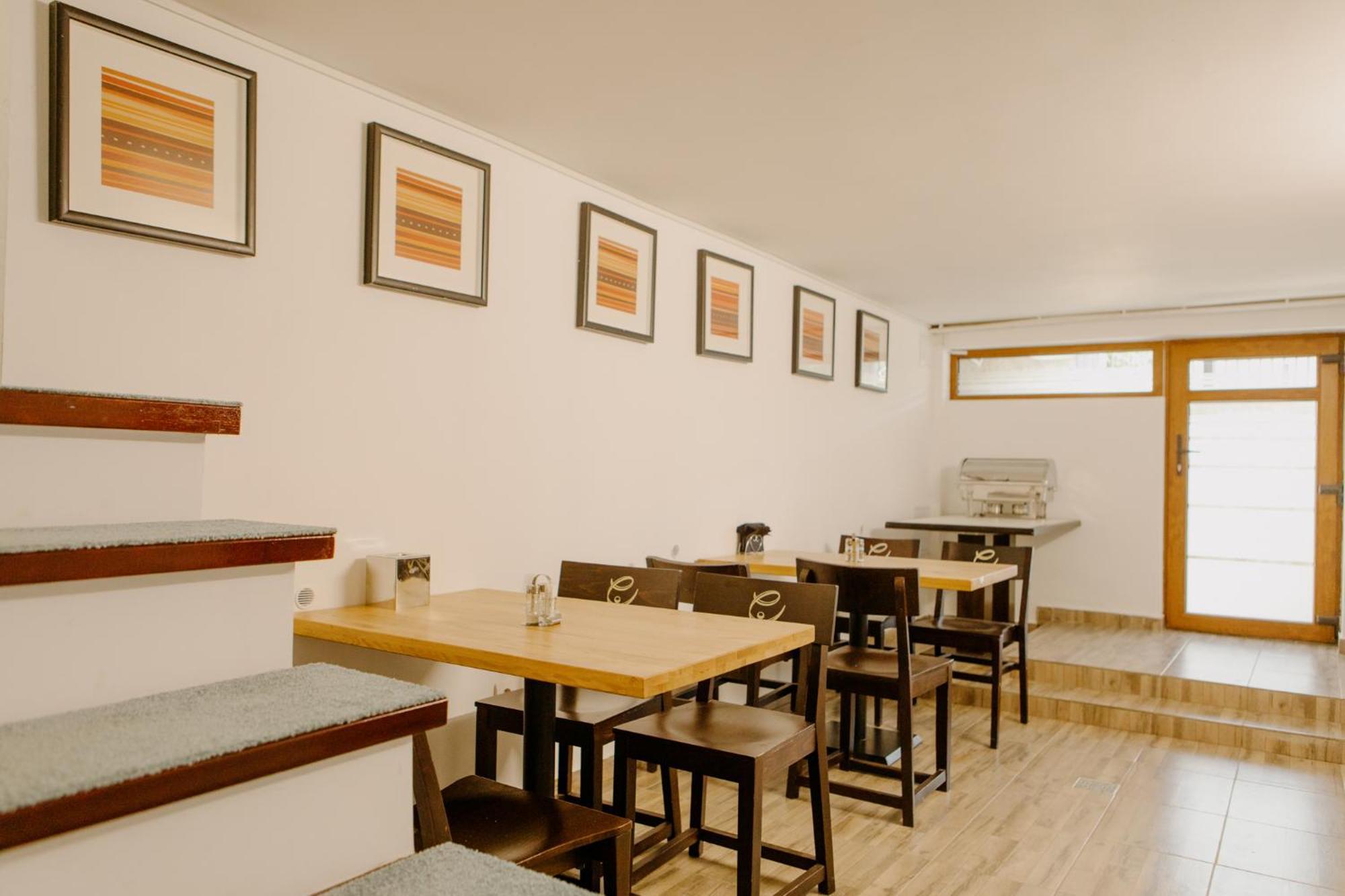 טורדה Excelsior Inn מראה חיצוני תמונה