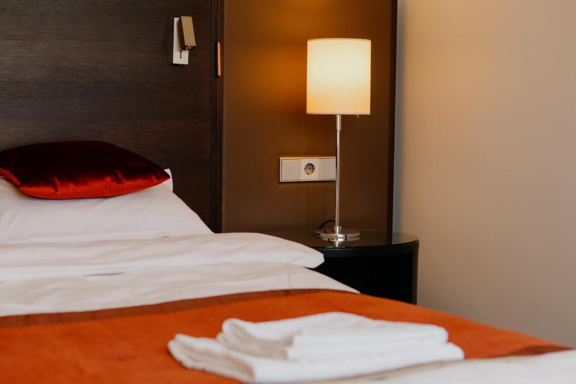 טורדה Excelsior Inn מראה חיצוני תמונה