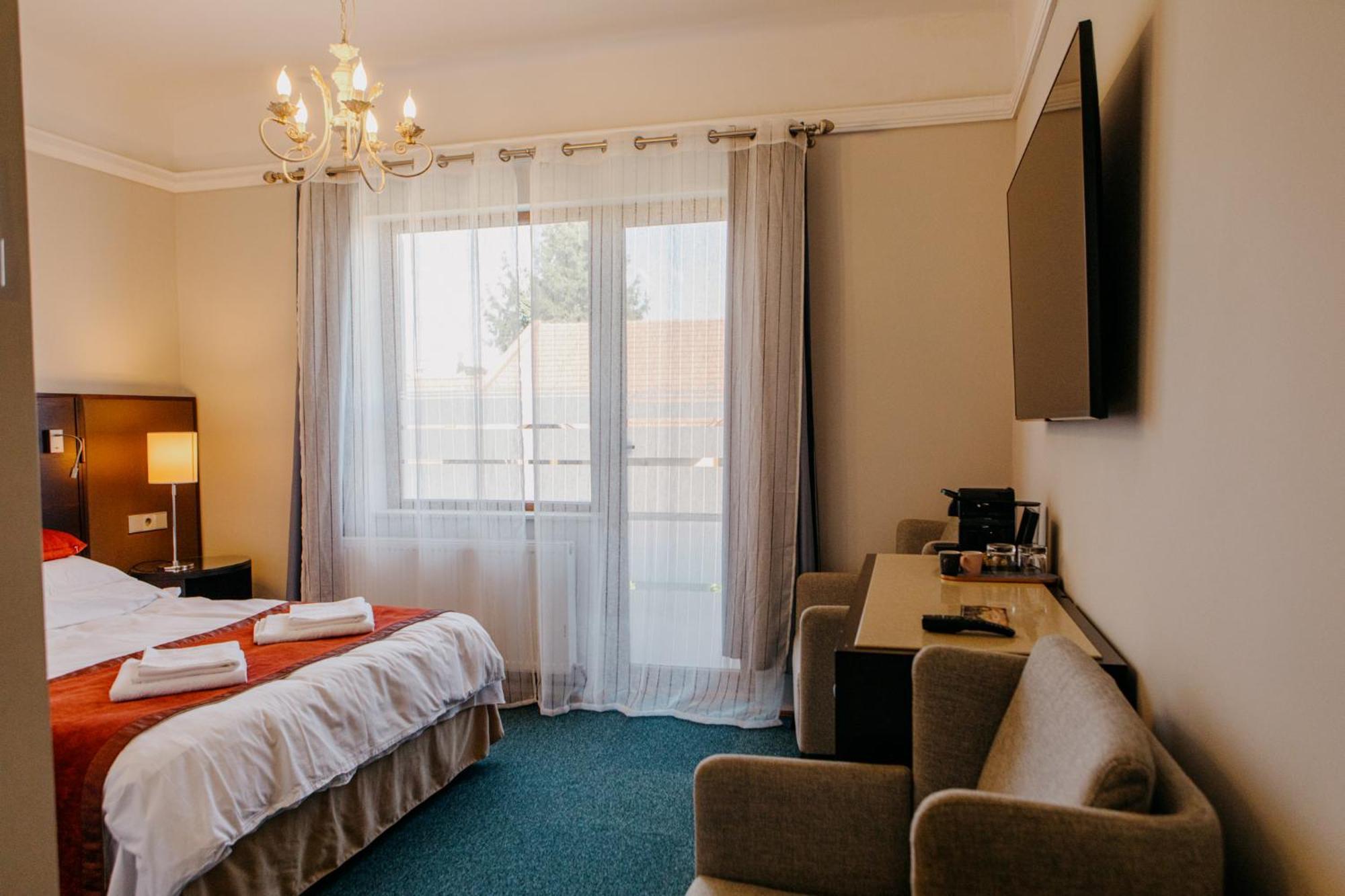 טורדה Excelsior Inn מראה חיצוני תמונה