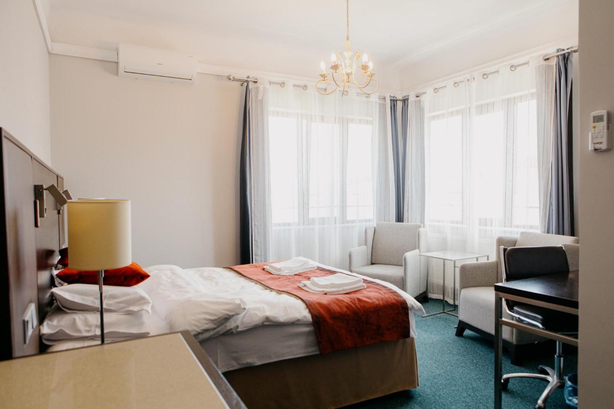טורדה Excelsior Inn מראה חיצוני תמונה