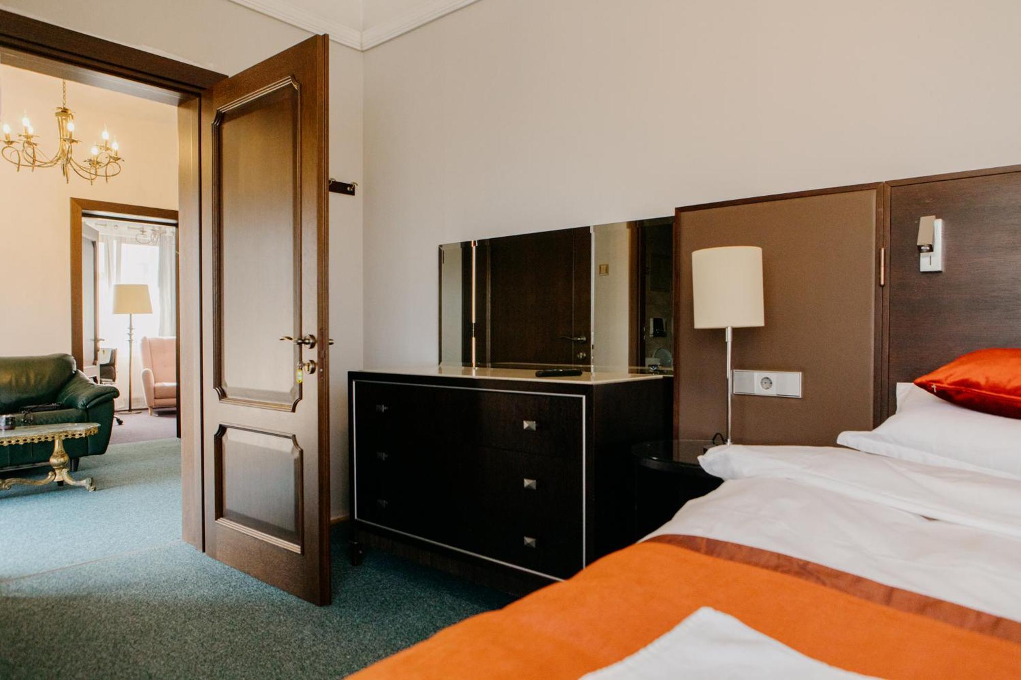 טורדה Excelsior Inn מראה חיצוני תמונה