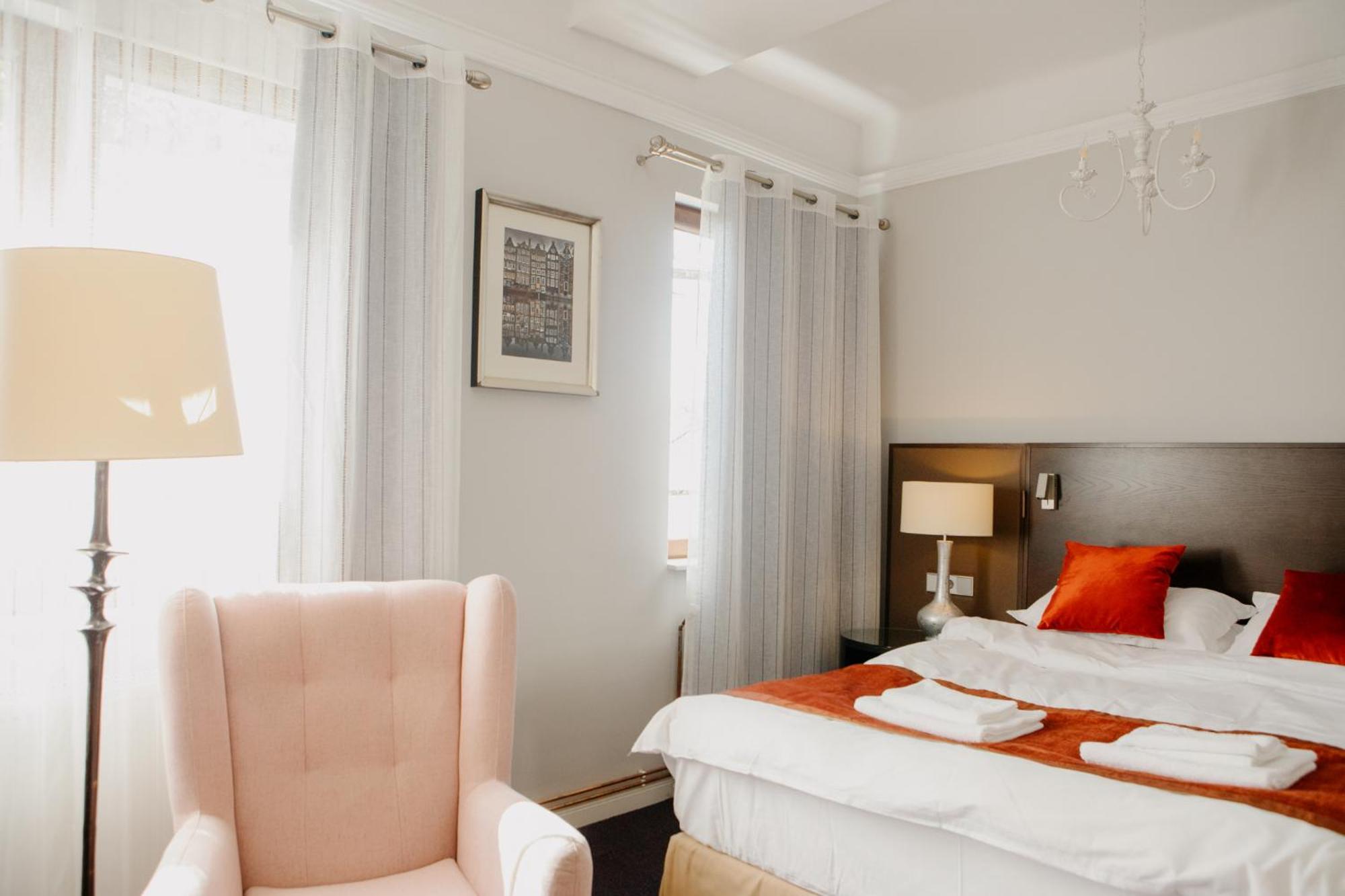 טורדה Excelsior Inn מראה חיצוני תמונה